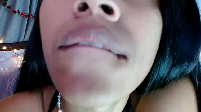 Snapshot of brihanna_lena chatting on January 2025 04:43:01 AM brihanna lena online show from January 2025 04:43:01 AM