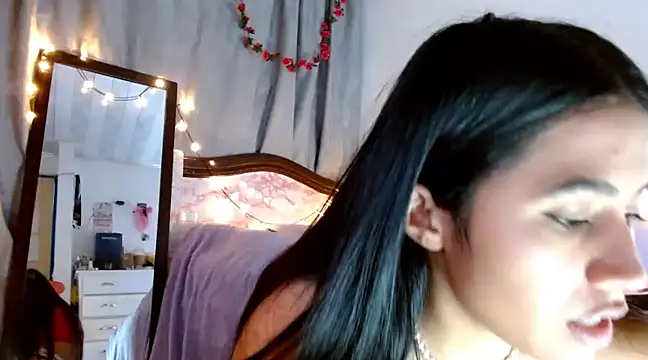 Snapshot of brihanna_lena chatting on January 2025 04:51:02 AM brihanna lena online show from January 2025 04:51:02 AM