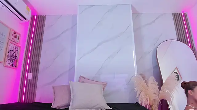 Chlooee   online show from January 2025 01:29:01 AM