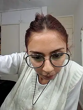 Snapshot of Jazmin-Cerezita chatting on October 2025 01:07:02 AM Jazmin-Cerezita online show from October 2025 01:07:02 AM