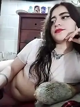 Snapshot of Yaz_Moon chatting on February 2025 03:48:01 AM Yaz Moon online show from February 2025 03:48:01 AM