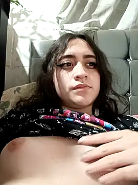 Snapshot of Yaz_Moon chatting on March 2025 03:40:01 AM Yaz Moon online show from March 2025 03:40:01 AM