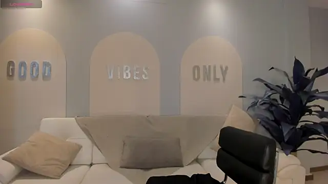 Snapshot of MiaFarrell_ chatting on January 2025 07:18:02 PM MiaFarrell online show from January 2025 07:18:02 PM