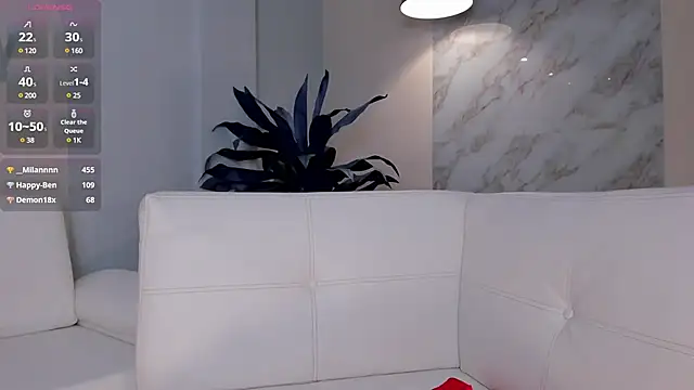 Snapshot of MiaFarrell_ chatting on February 2025 10:03:02 PM MiaFarrell online show from February 2025 10:03:02 PM