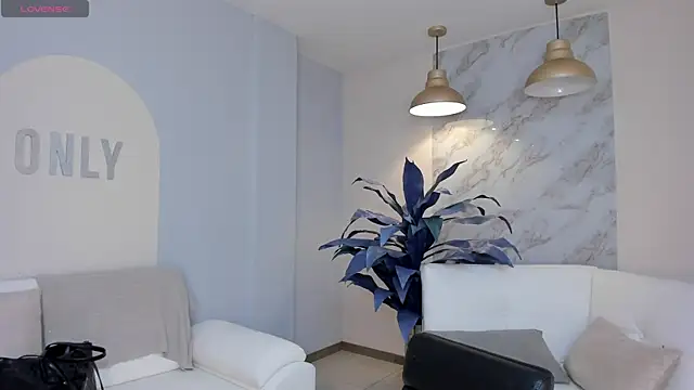 Snapshot of MiaFarrell_ chatting on March 2025 06:43:02 PM MiaFarrell online show from March 2025 06:43:02 PM