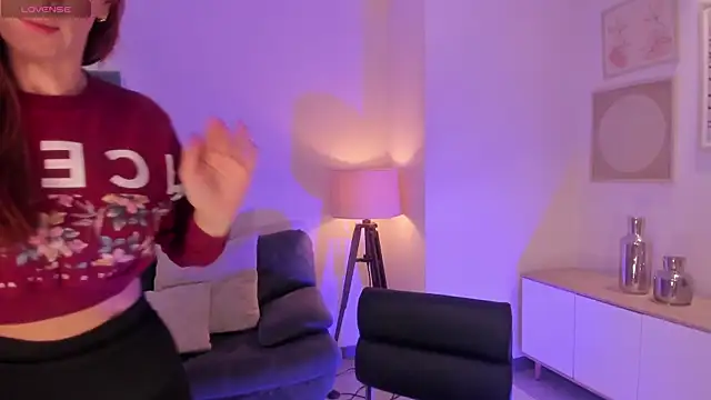 Snapshot of MiaFarrell_ chatting on October 2025 11:19:02 AM MiaFarrell online show from October 2025 11:19:02 AM