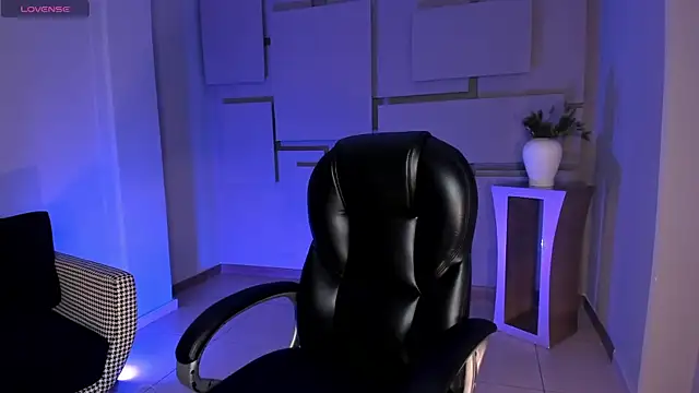 Snapshot of MiaFarrell_ chatting on November 2025 06:07:02 PM MiaFarrell online show from November 2025 06:07:02 PM