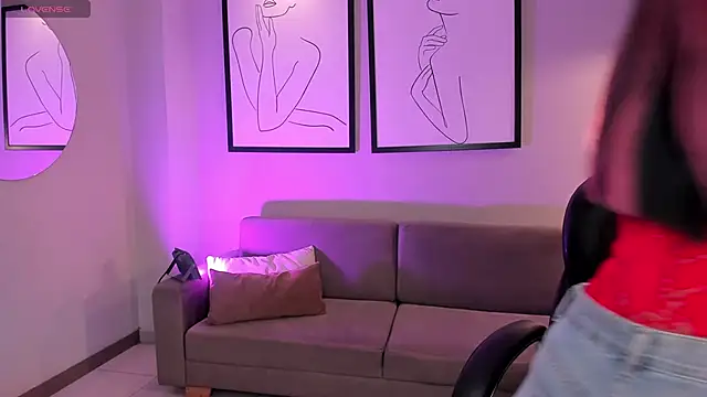 BellaCarteer  online show from November 2025 01:00:02 PM