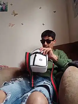 Snapshot of 1418edwar chatting on November 2025 05:13:02 PM 1418edwar online show from November 2025 05:13:02 PM