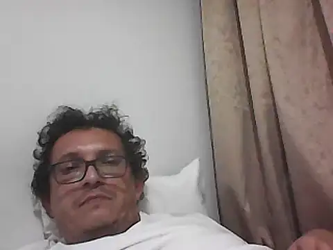 Bombi22 online show from November 2025 06:05:01 AM