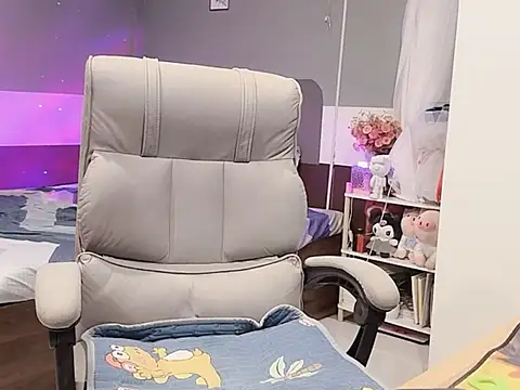 Snapshot of Eva-Public chatting on March 2025 03:48:02 PM Eva-Public online show from March 2025 03:48:02 PM