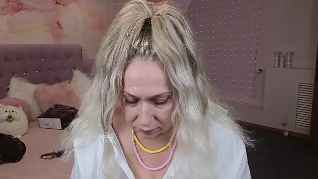 Penelope Pinky online show from January 2025 11:05:01 PM