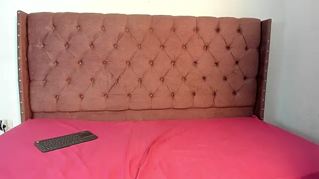 Snapshot of lau_hotfox chatting on December 2025 01:43:02 AM lau hotfox online show from December 2025 01:43:02 AM