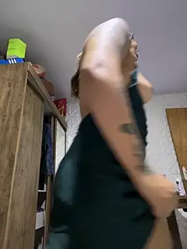 Nicollygriu online show from November 2025 02:45:02 AM