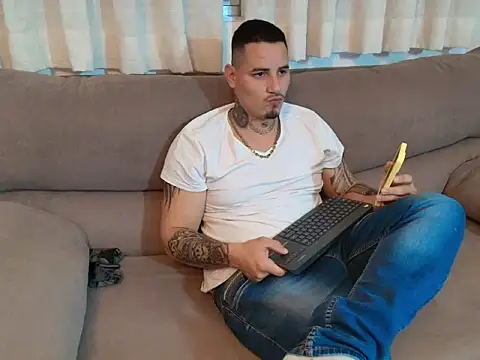 Snapshot of Geishastudios chatting on November 2025 01:43:01 PM Geishastudios online show from November 2025 01:43:01 PM