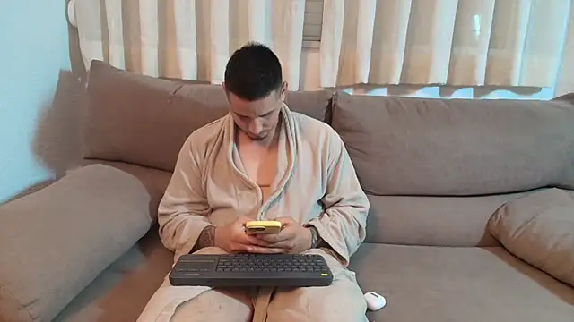 Snapshot of Geishastudios chatting on December 2025 08:53:01 AM Geishastudios online show from December 2025 08:53:01 AM