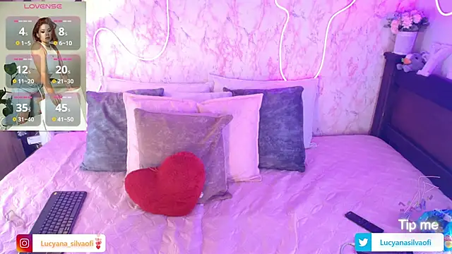 LucyanaSilva online show from October 2025 02:15:01 PM