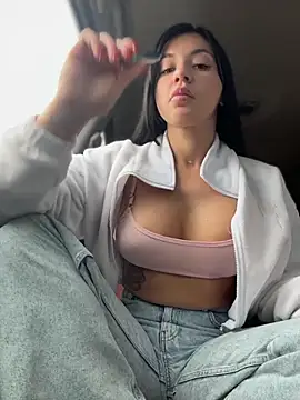 JulliaVegas online show from May 2026 01:55:01 AM