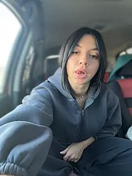 JulliaVegas online show from May 2026 02:06:01 AM