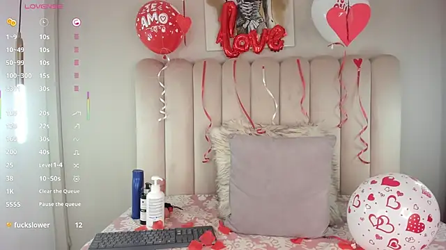 Snapshot of CharlotteDupontt chatting on February 2025 05:25:02 PM CharlotteDupontt online show from February 2025 05:25:02 PM