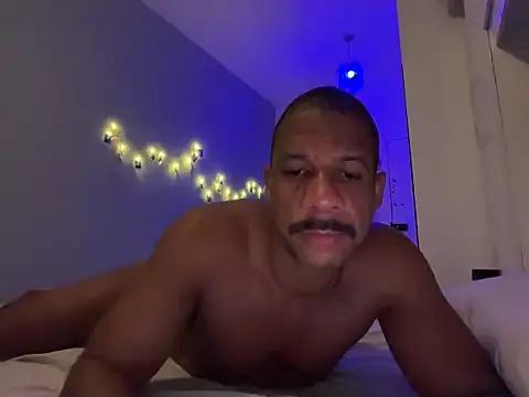 VHugoE online show from May 2026 10:39:02 PM