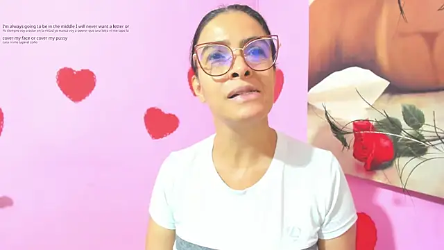 Snapshot of miss--flora chatting on February 2025 06:35:02 PM miss--flora online show from February 2025 06:35:02 PM