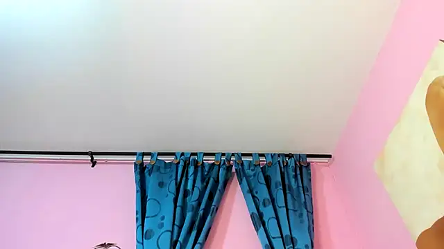 Snapshot of miss--flora chatting on November 2025 02:07:01 PM miss--flora online show from November 2025 02:07:01 PM