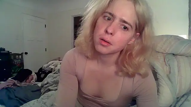 Snapshot of LucySaintJames chatting on January 2025 03:29:01 PM LucySaintJames online show from January 2025 03:29:01 PM