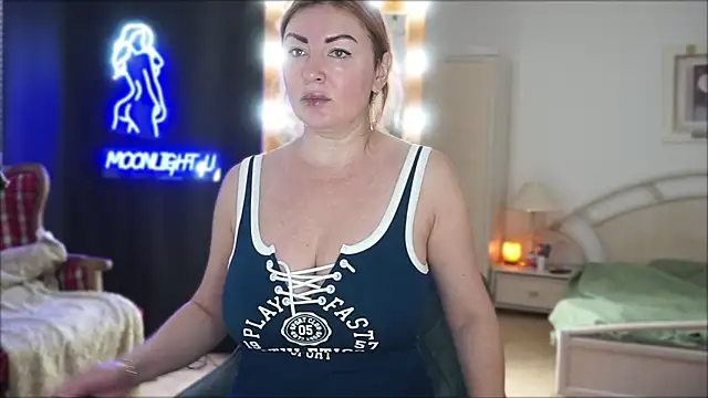 Snapshot of moonlight4u chatting on February 2025 05:21:01 AM moonlight4u online show from February 2025 05:21:01 AM