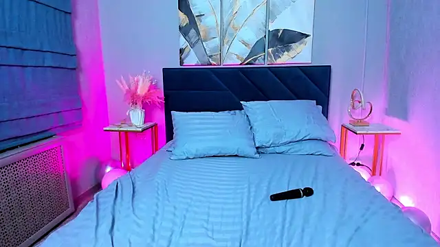 Curvy Dynamite  online show from March 2025 04:15:02 AM