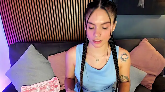 Snapshot of Gaby_Ferrer chatting on November 2025 02:05:02 PM Gaby Ferrer online show from November 2025 02:05:02 PM