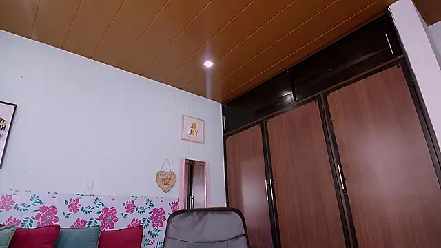 Snapshot of GabbyHills chatting on December 2024 05:32:02 PM GabbyHills online show from December 2024 05:32:02 PM