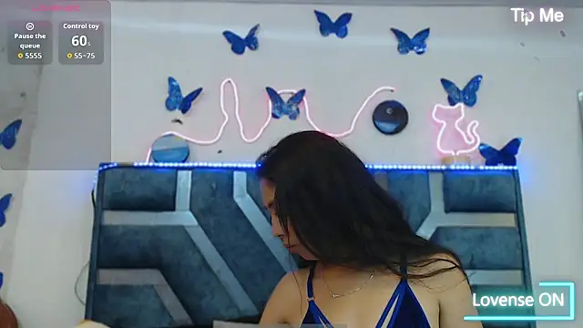 Roxan Fox- online show from October 2025 02:40:02 AM