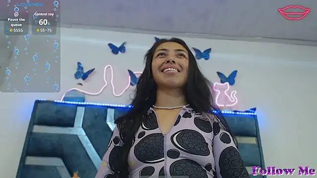 Snapshot of Roxan_Fox- chatting on November 2025 03:39:02 AM Roxan Fox- online show from November 2025 03:39:02 AM