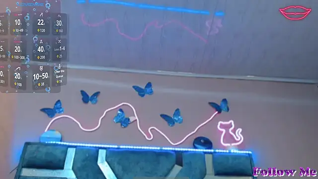 Snapshot of Roxan_Fox- chatting on November 2025 02:00:02 AM Roxan Fox- online show from November 2025 02:00:02 AM