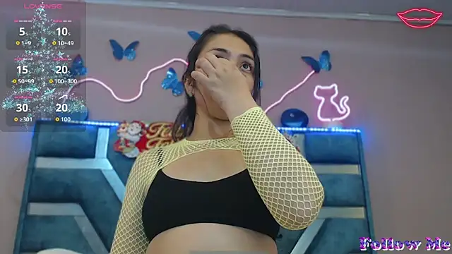 Snapshot of Roxan_Fox- chatting on December 2025 03:02:02 AM Roxan Fox- online show from December 2025 03:02:02 AM