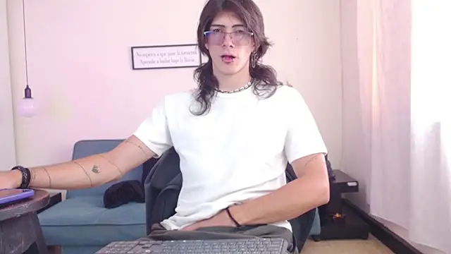 Snapshot of andreey50 chatting on February 2025 08:11:02 PM andreey50 online show from February 2025 08:11:02 PM