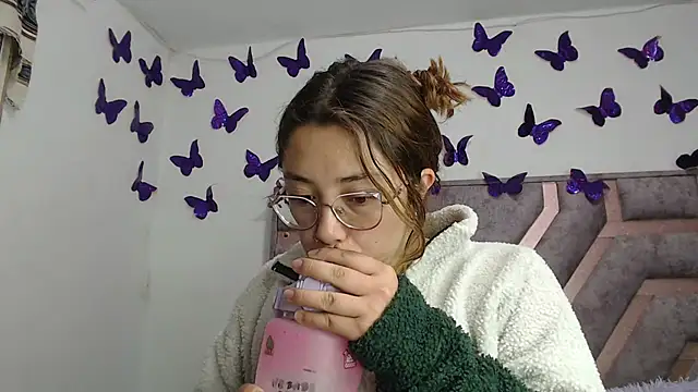 Snapshot of Anny_Fox- chatting on November 2025 02:54:02 AM Anny Fox- online show from November 2025 02:54:02 AM