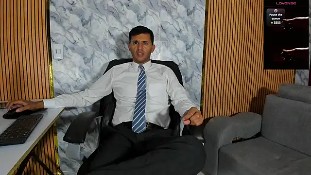 Hideintheoffice online show from September 2025 02:44:01 AM