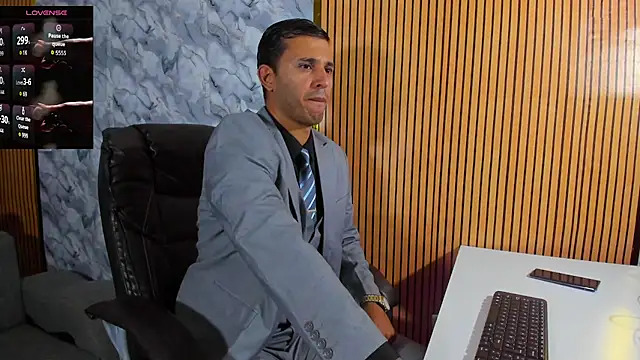 Hideintheoffice online show from September 2025 11:08:01 PM