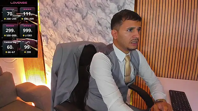 Hideintheoffice online show from October 2025 09:11:01 PM