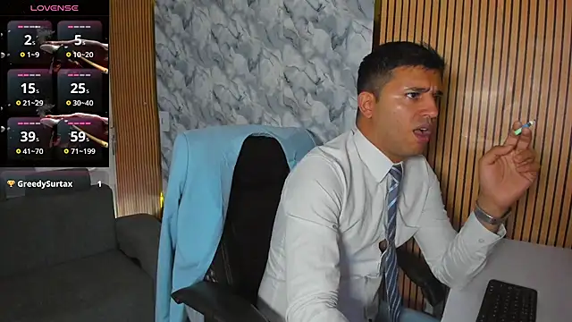 Hideintheoffice online show from December 2025 08:58:01 PM