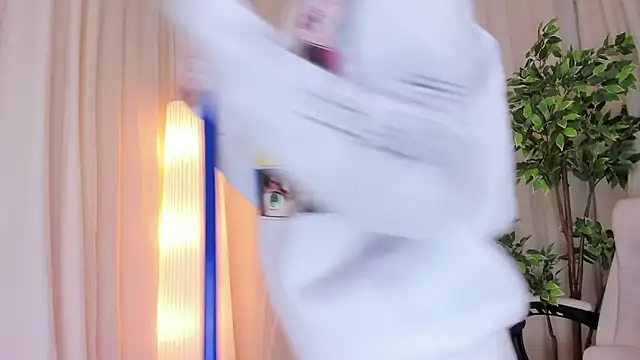 Maddy bennet online show from February 2025 10:29:01 AM