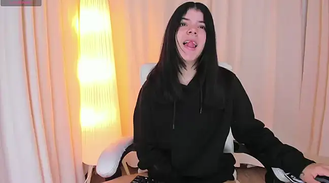 Maddy bennet online show from March 2025 05:02:01 AM