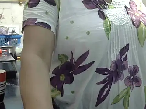 Snapshot of Housewife12 chatting on January 2025 05:37:01 AM Housewife12 online show from January 2025 05:37:01 AM