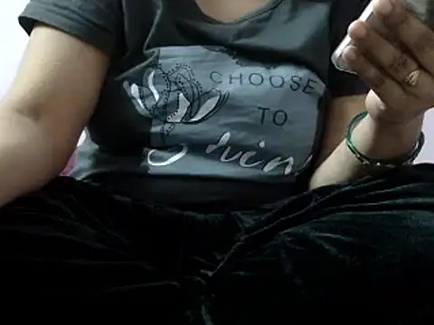 Snapshot of Housewife12 chatting on January 2025 05:34:02 AM Housewife12 online show from January 2025 05:34:02 AM