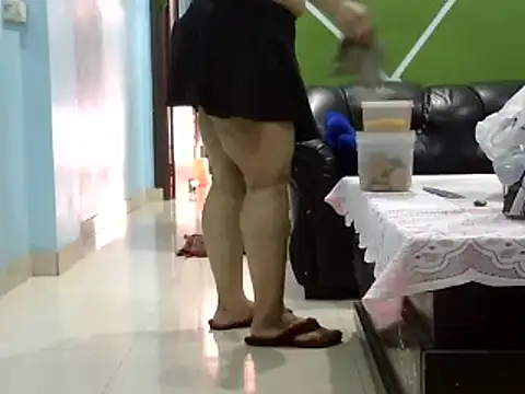 Snapshot of Housewife12 chatting on February 2025 06:46:01 AM Housewife12 online show from February 2025 06:46:01 AM