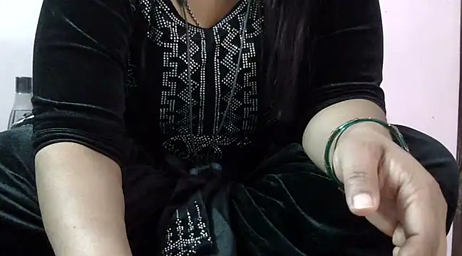 Snapshot of Housewife12 chatting on February 2025 08:22:02 AM Housewife12 online show from February 2025 08:22:02 AM