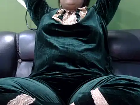 Snapshot of Housewife12 chatting on March 2025 05:18:01 PM Housewife12 online show from March 2025 05:18:01 PM