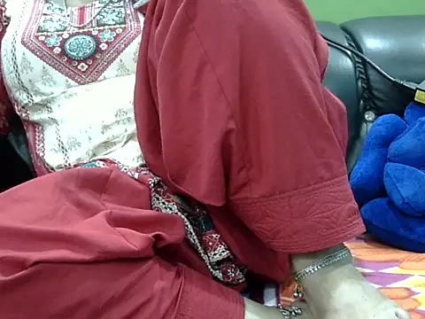 Snapshot of Housewife12 chatting on October 2025 07:28:01 AM Housewife12 online show from October 2025 07:28:01 AM